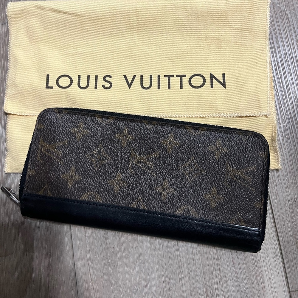 Authentic preloved Louis Vuitton wallet